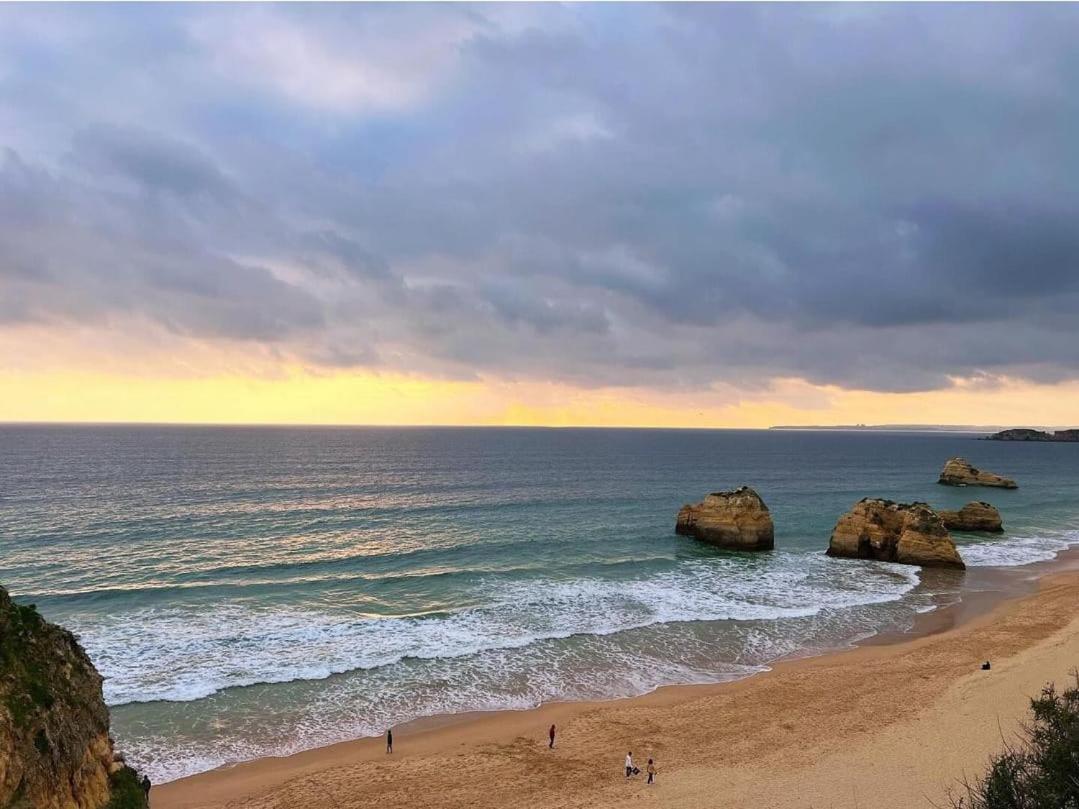 Luxury 2 Min Beach With Balcony, Ocean View, Wifi, Ac, Smarttv Portimão Exterior photo