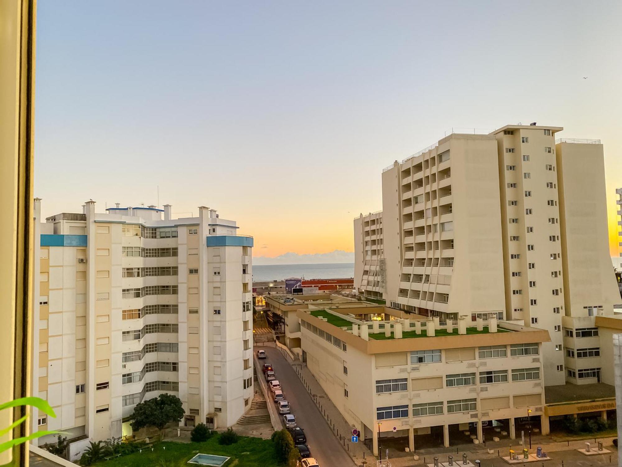 Luxury 2 Min Beach With Balcony, Ocean View, Wifi, Ac, Smarttv Portimão Exterior photo