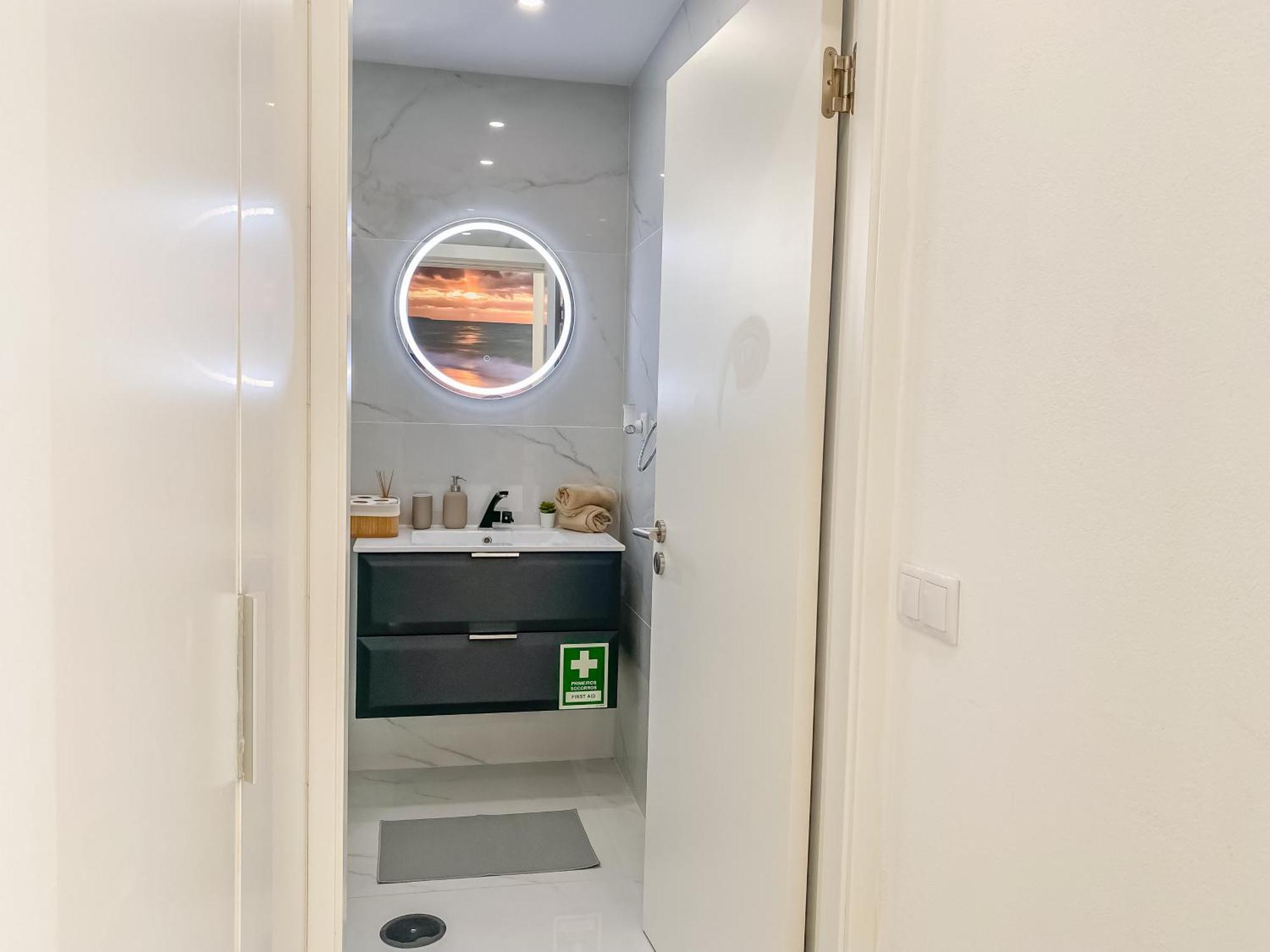 Luxury 2 Min Beach With Balcony, Ocean View, Wifi, Ac, Smarttv Portimão Exterior photo