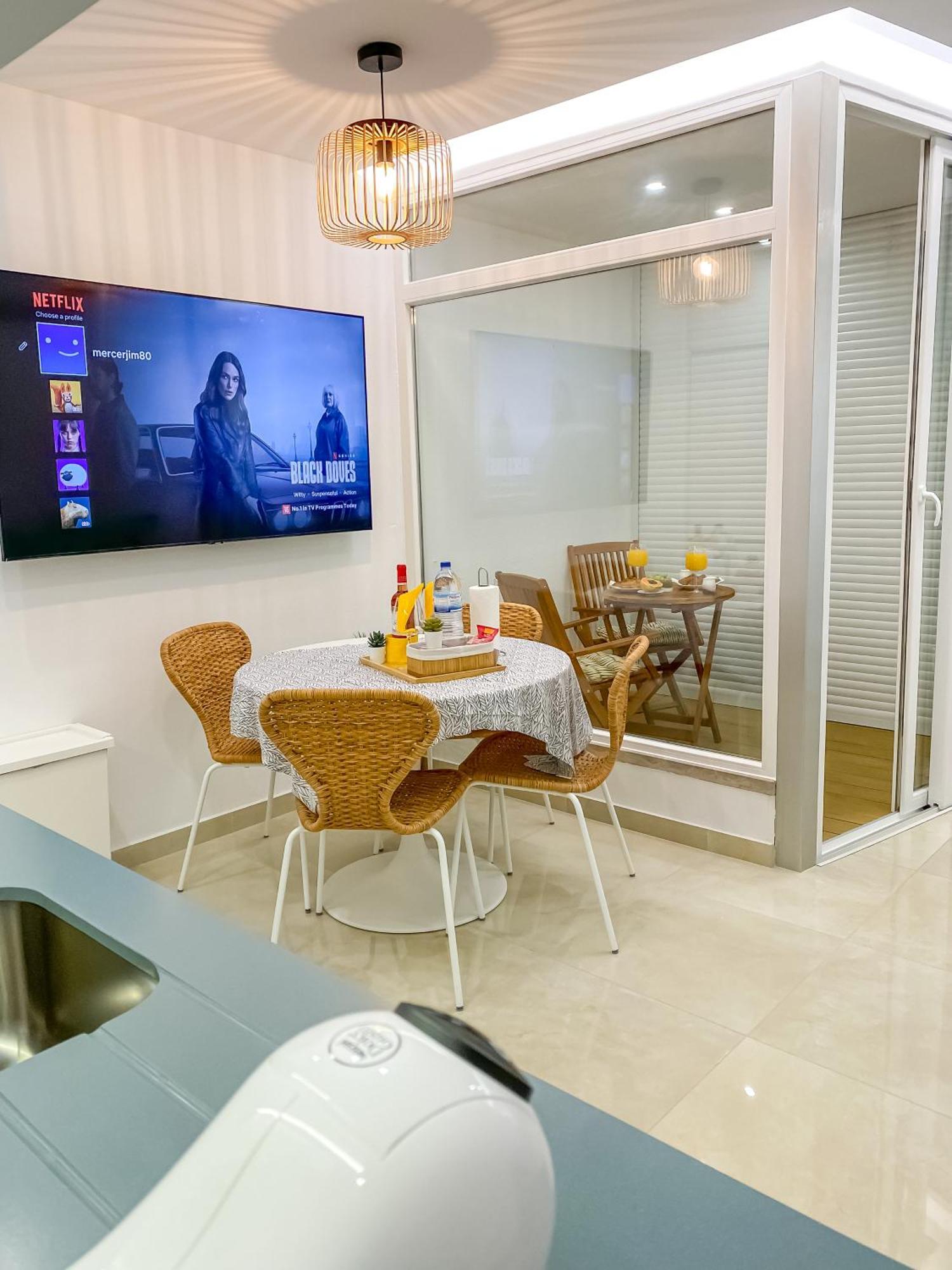 Luxury 2 Min Beach With Balcony, Ocean View, Wifi, Ac, Smarttv Portimão Exterior photo